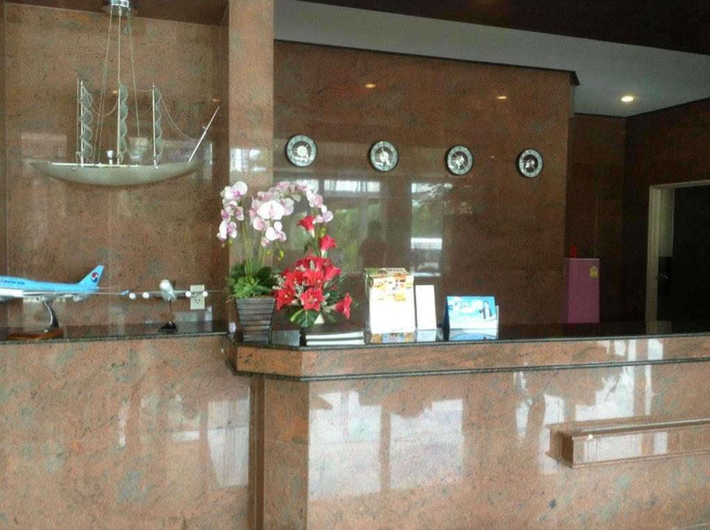 Hotel Kan กาญจนบุรี ภายนอก รูปภาพ