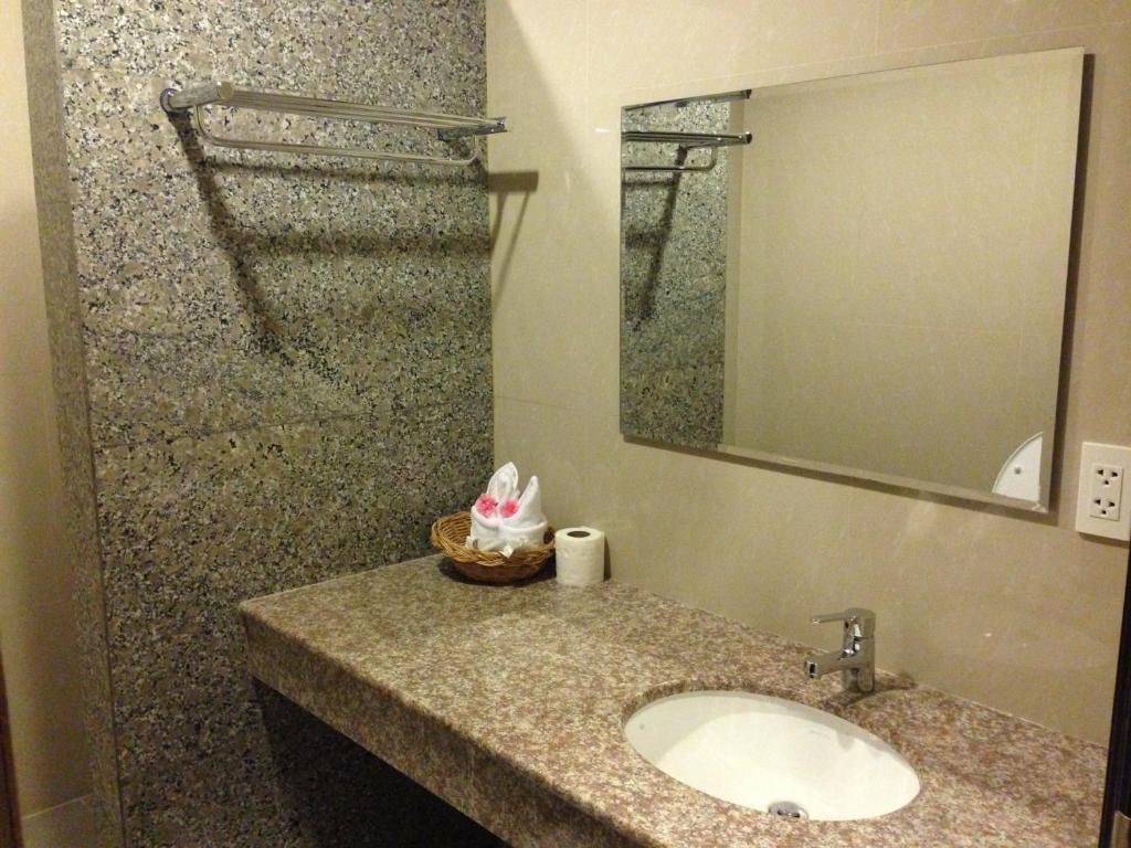 Hotel Kan กาญจนบุรี ภายนอก รูปภาพ